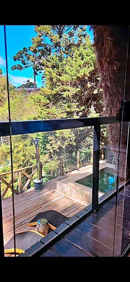 Chalét com jacuzzi sauna lareira e telao cinema