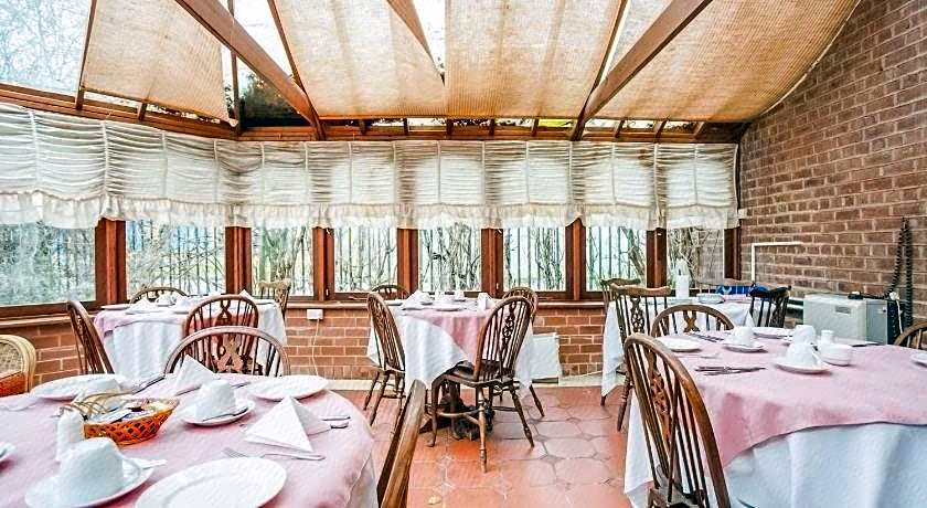 OYO The Rowers Hotel