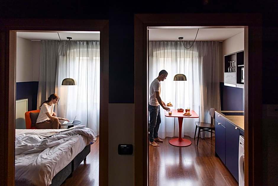 URBANAUTS STUDIOS Minelli