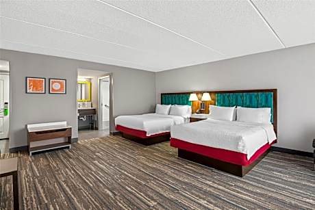 2 Queen Beds Studio Suite W/ Sofabed Nonsmok
