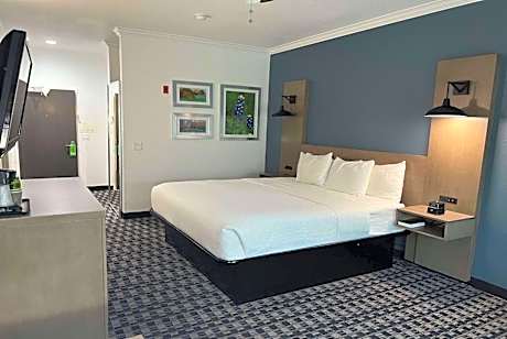 King Room with Mobility/Hearing Impaired Access - Non-Smoking