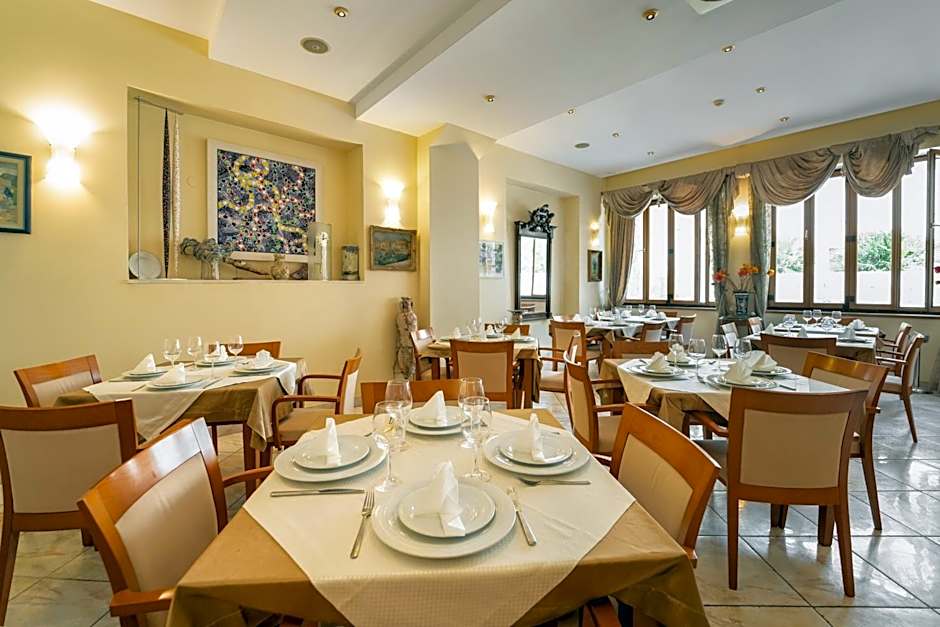 Hotel Peristil