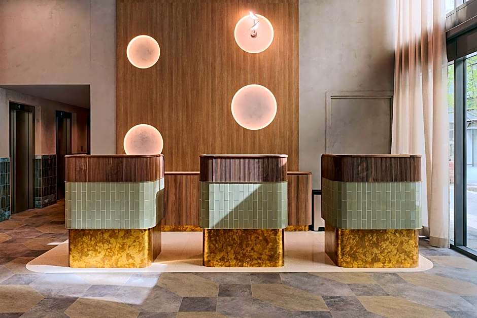 D8 Hotel