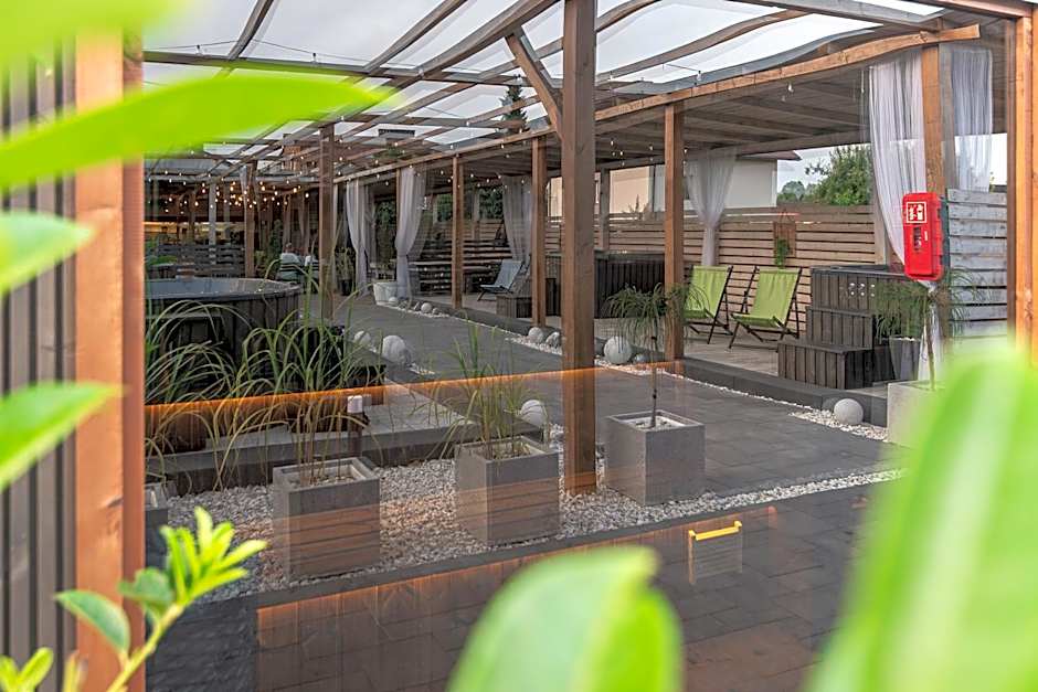 Old Tree Village & Restaurant