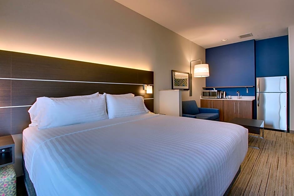 Holiday Inn Express Hotel & Suites Morris