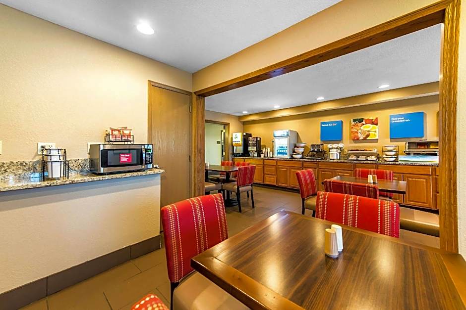 Comfort Inn & Suites Hays I-70