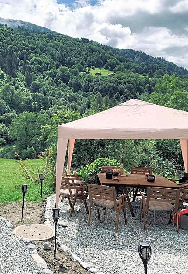 Casa Pasch - Boutique Bed and Breakfast in Cumpadials