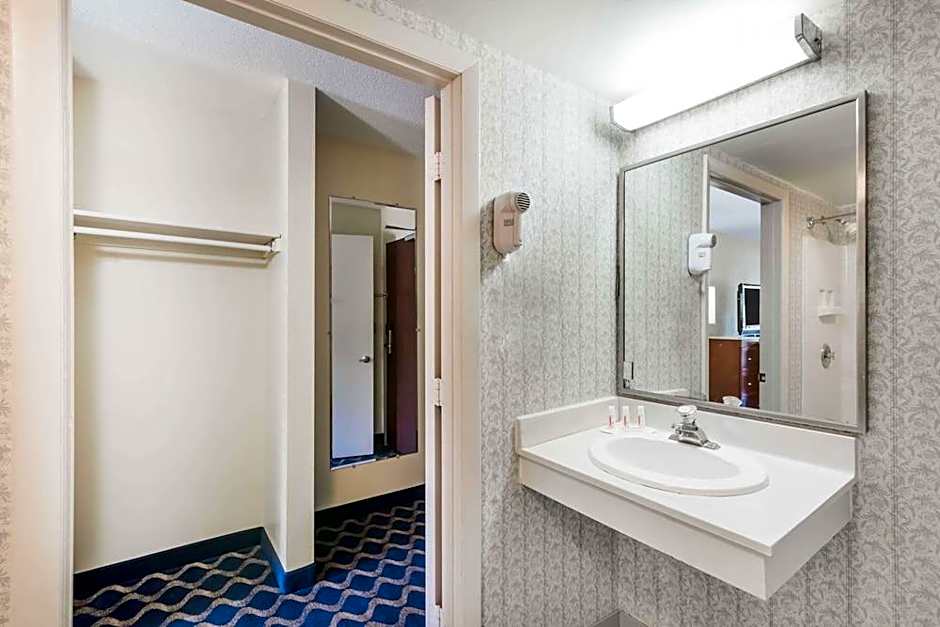 Days Inn by Wyndham Niantic Near Casinos