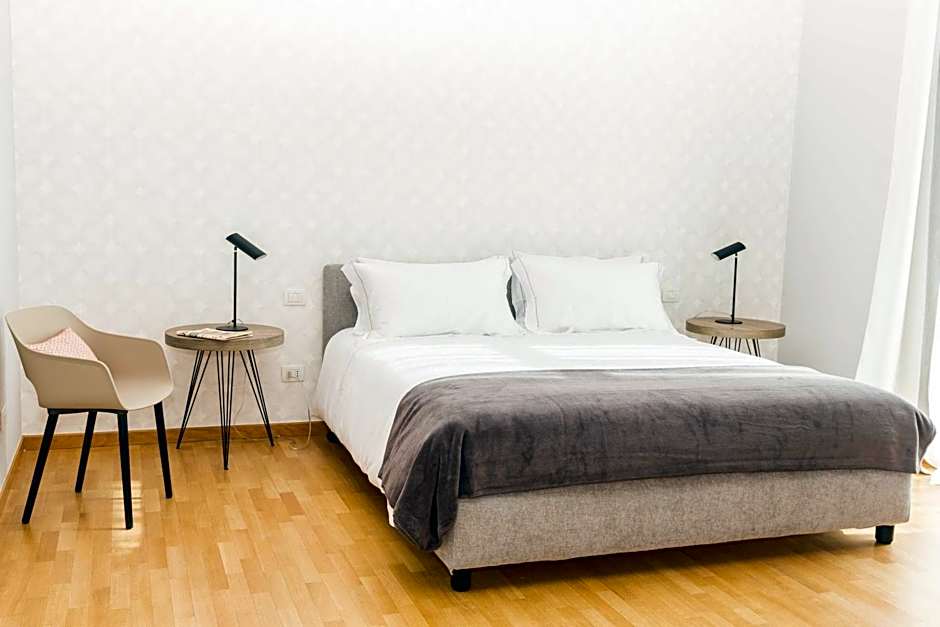 200 ROOMS & TERRACE