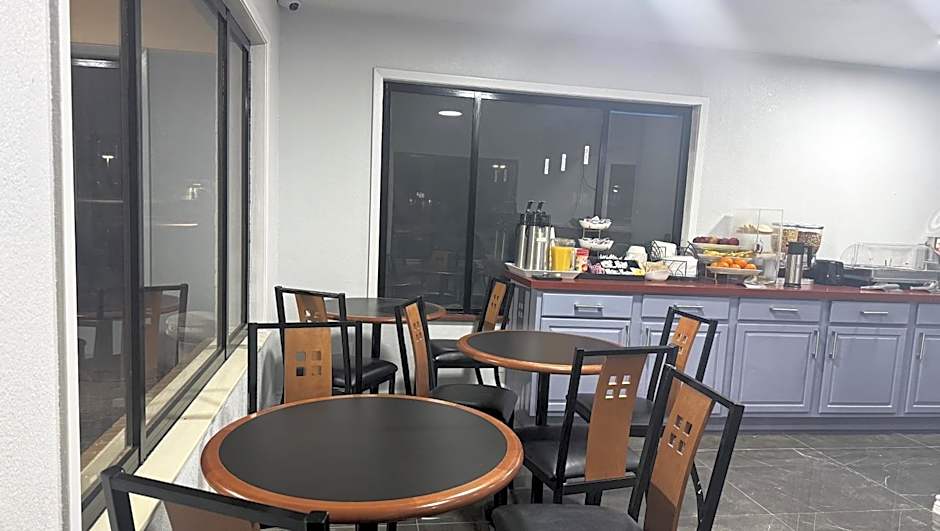 Xecutive Inn and Suites