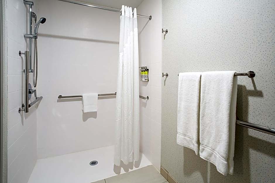 Holiday Inn Express and Suites Lincoln City By IHG