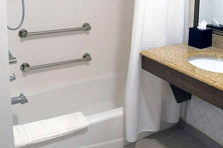 Comfort Inn & Suites NW Milwaukee