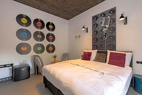 Deluxe Double Room with Shower