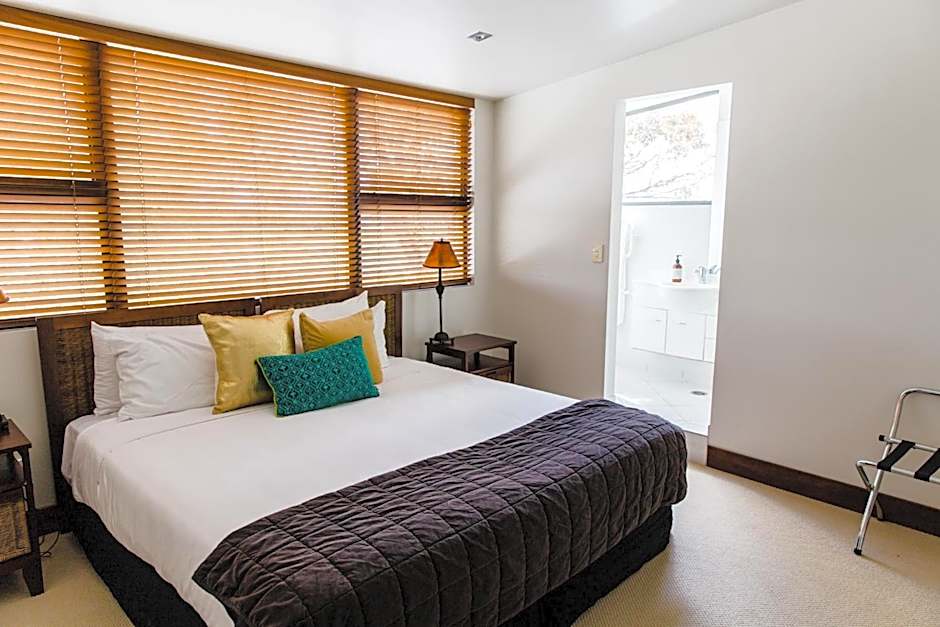 The Narrows Landing Hotel