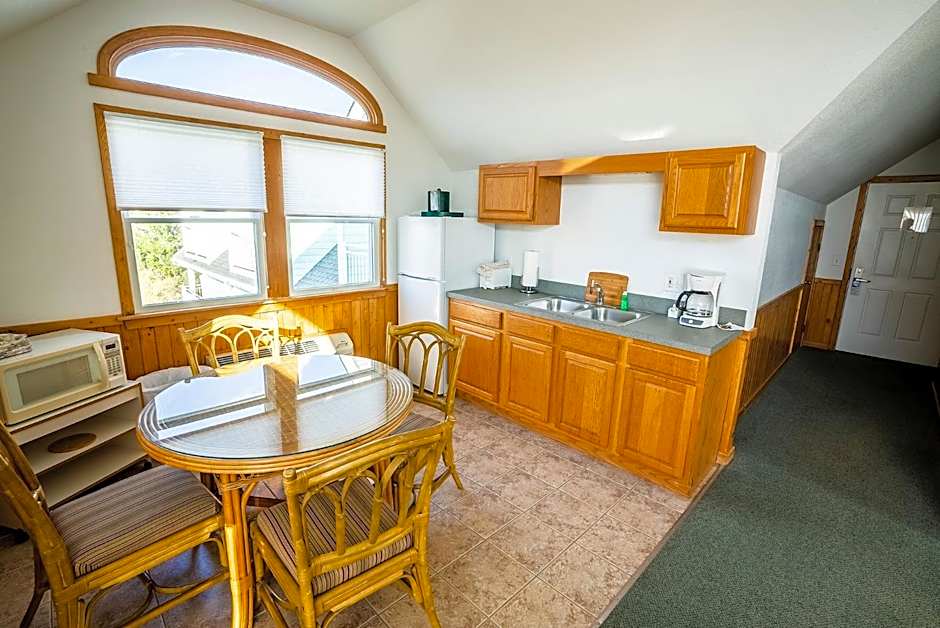 The Ocracoke Harbor Inn