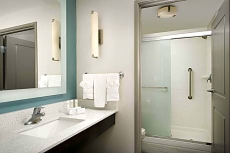 2 Queen Hearing Accessible Suite Nonsmoking