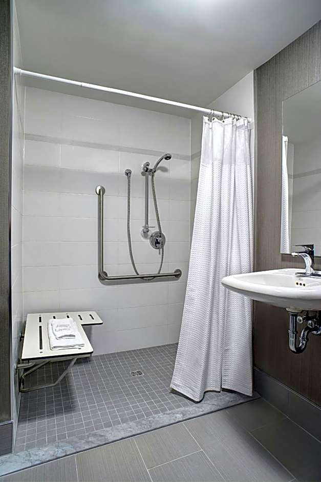 Courtyard by Marriott Toronto Downtown