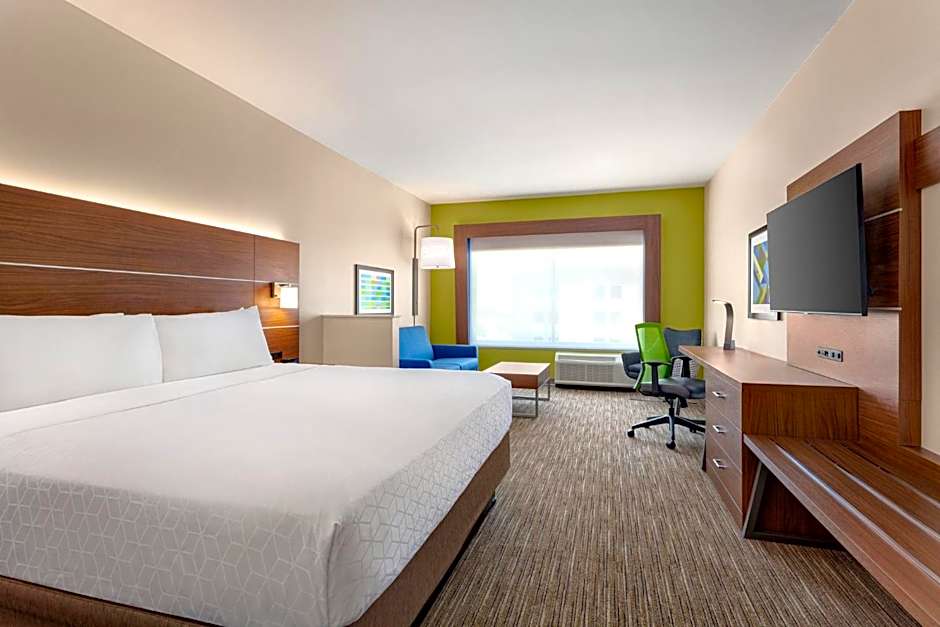 Photo 1 of 10 of 1 King Bed Suite, Accessible