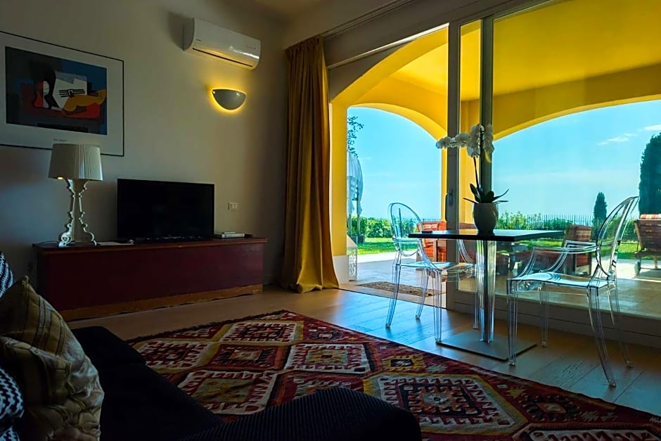 Tra gli Alberi e il Mare