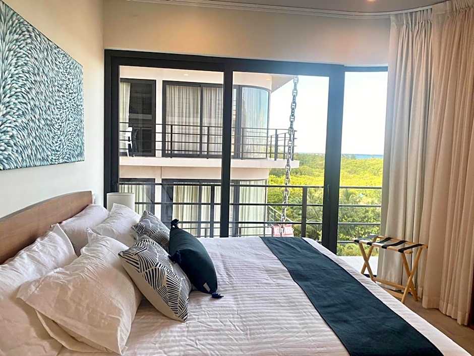 The Boat Condo by Andiani Travel