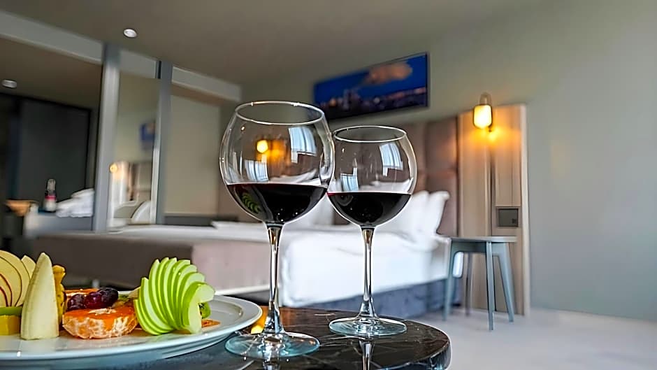 Pasaport Pier Hotel