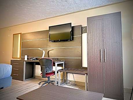 2 Queen Beds Nosmoke Hi Speed Refrig Cofmkr Hairdryer Full Breakfast