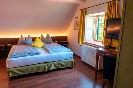 Triple Room with Private Bathroom