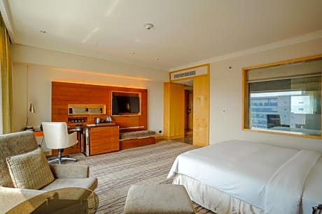 King Hilton Deluxe Room