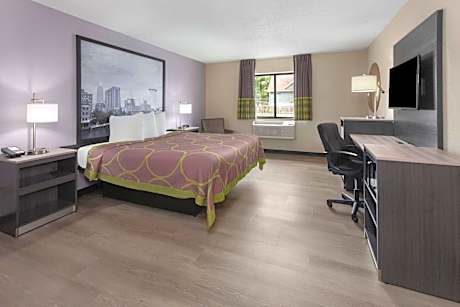 King Room with Jetted Tub - Non-Smoking