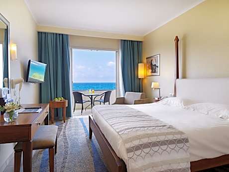 Deluxe Double or Twin Room with Front Sea View