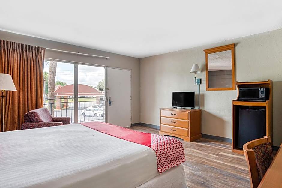 OYO Hotel Mustang Silver Spring FL