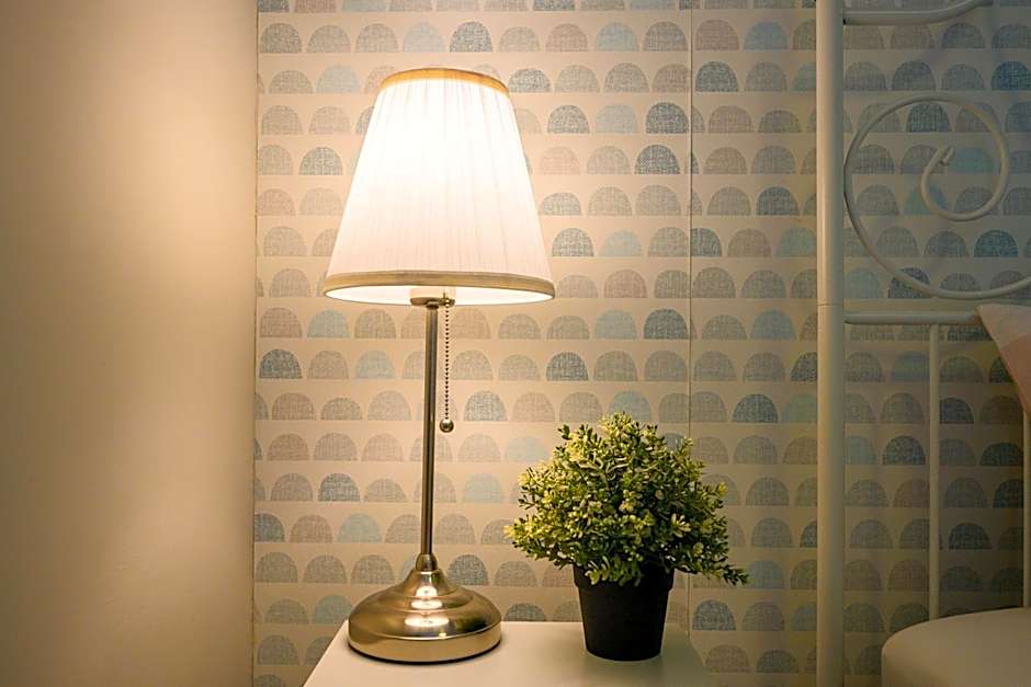 Bright and Quiet Bedroom near Subway, Koreatown and UofT