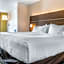 Holiday Inn Express & Suites Clarion By IHG