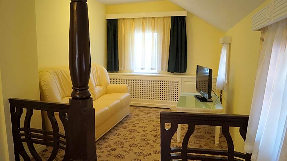 Complex La Tunuri - Vila Economat