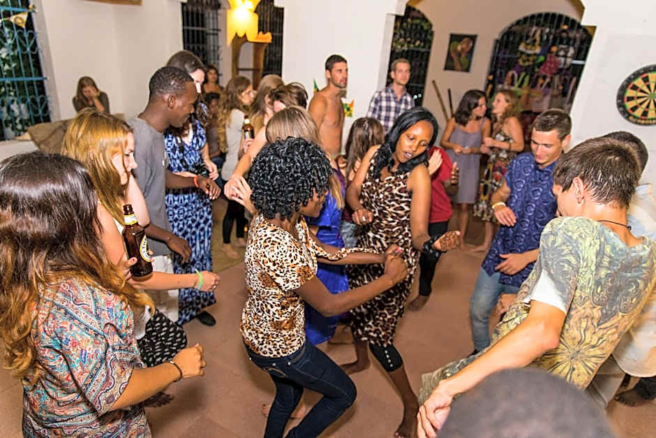 Distant Relatives Ecolodge & Backpackers