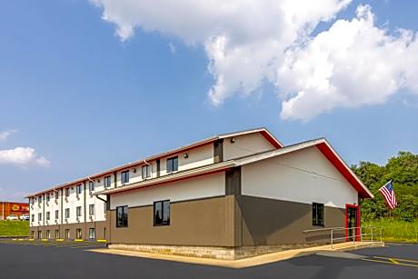 Super 8 by Wyndham St. Clairsville OH/Wheeling WV Area