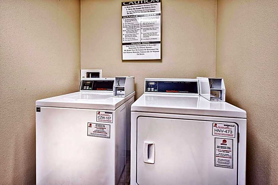 La Quinta Inn & Suites by Wyndham Toledo Perrysburg