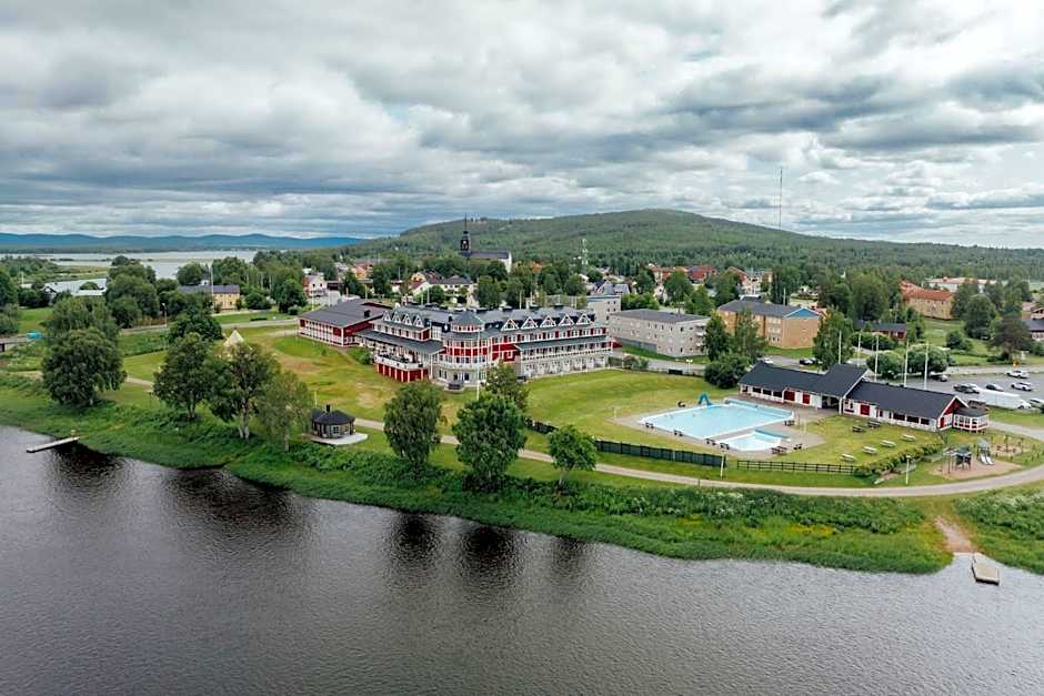 Grand Arctic Resort