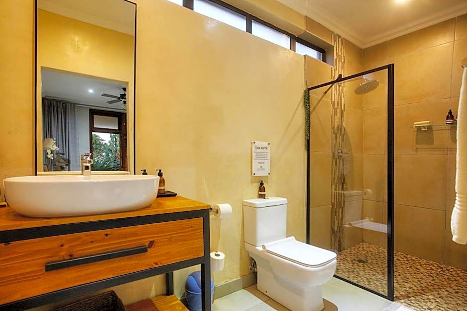 Addo Elephant Safari Lodge - Bellevue Forest Reserve