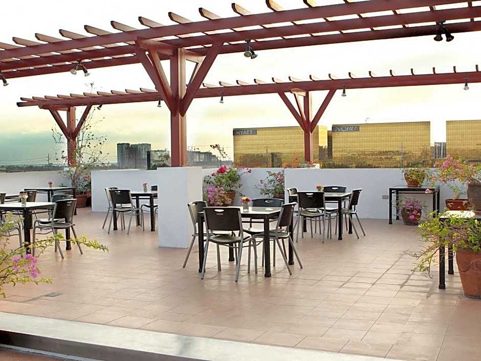 Nichols Airport Hotel