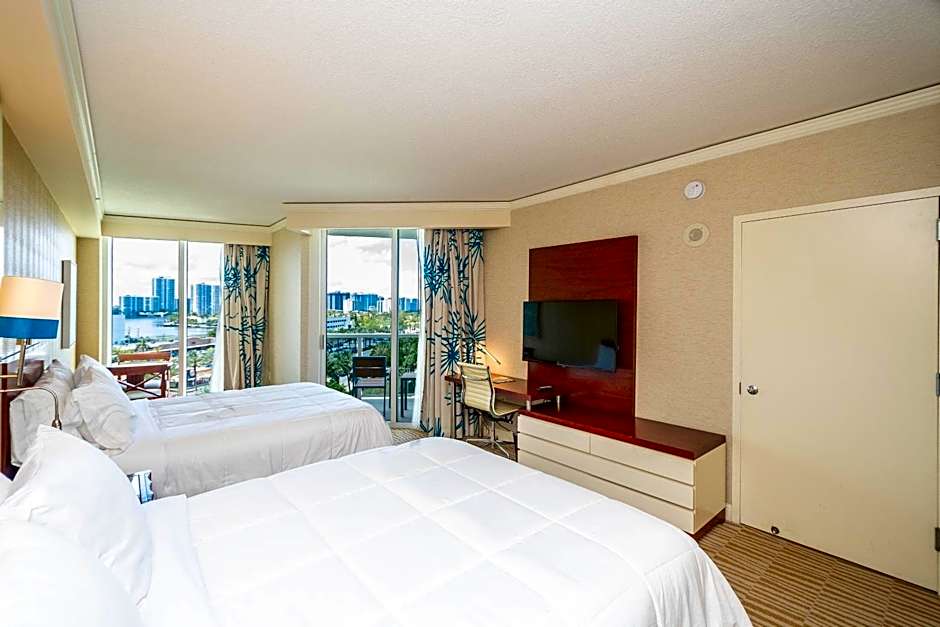 TRUMP INTL 2 BEDROOM APARTMENT 1600 Sqf Ocean and Bay View