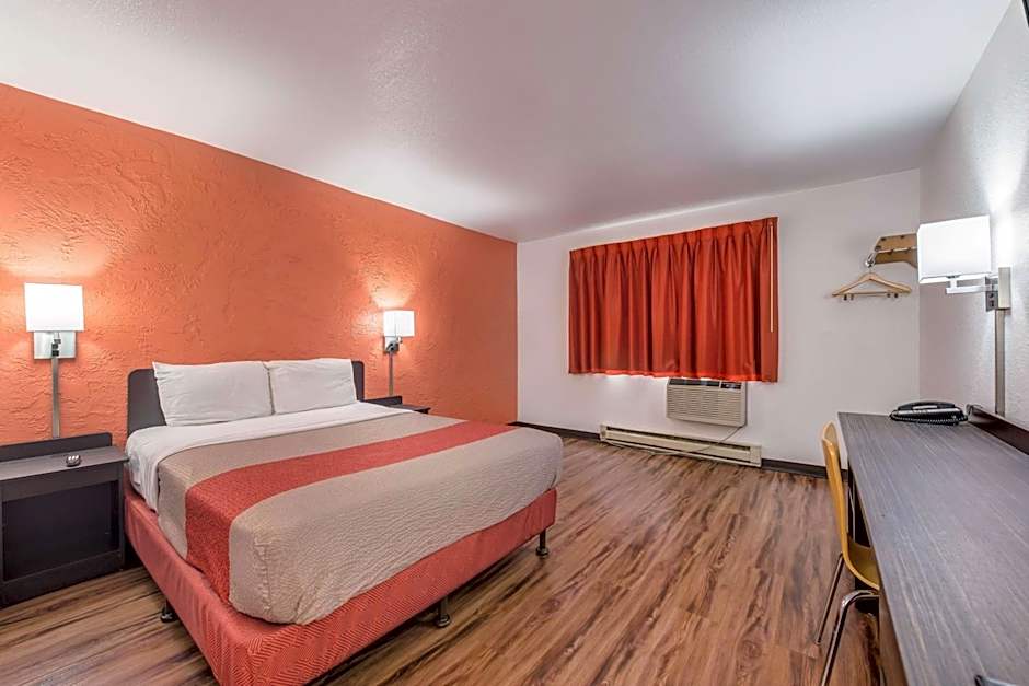 Motel 6-Saint Paul, MN - I-94