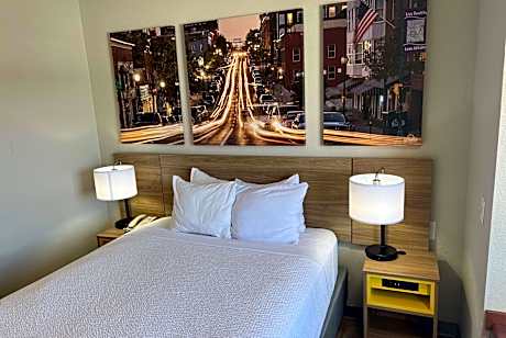 1 Queen Bed Non-Smoking