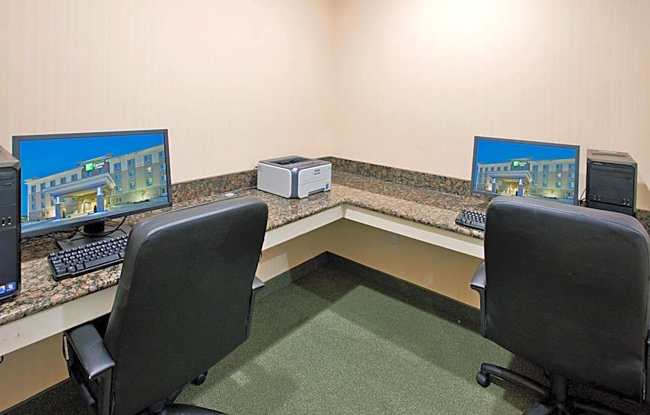 Holiday Inn Express Topeka North By IHG