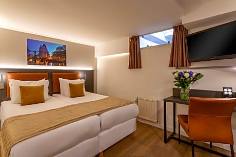 STANDARD DOUBLE OR TWIN ROOM