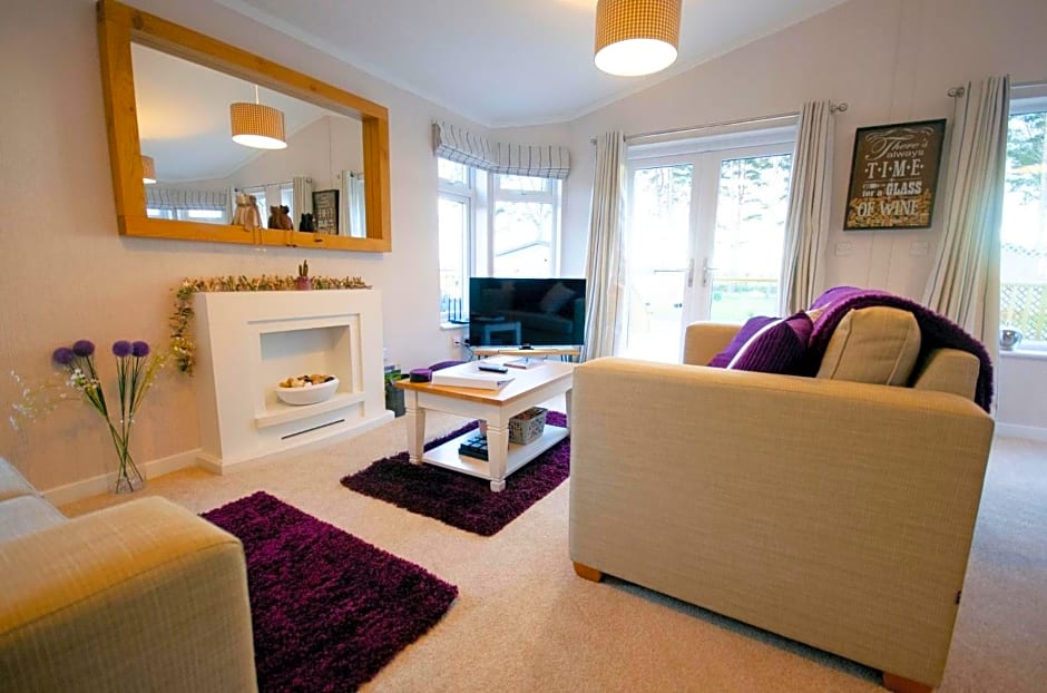 Hollicarrs - Long Lane Lodge