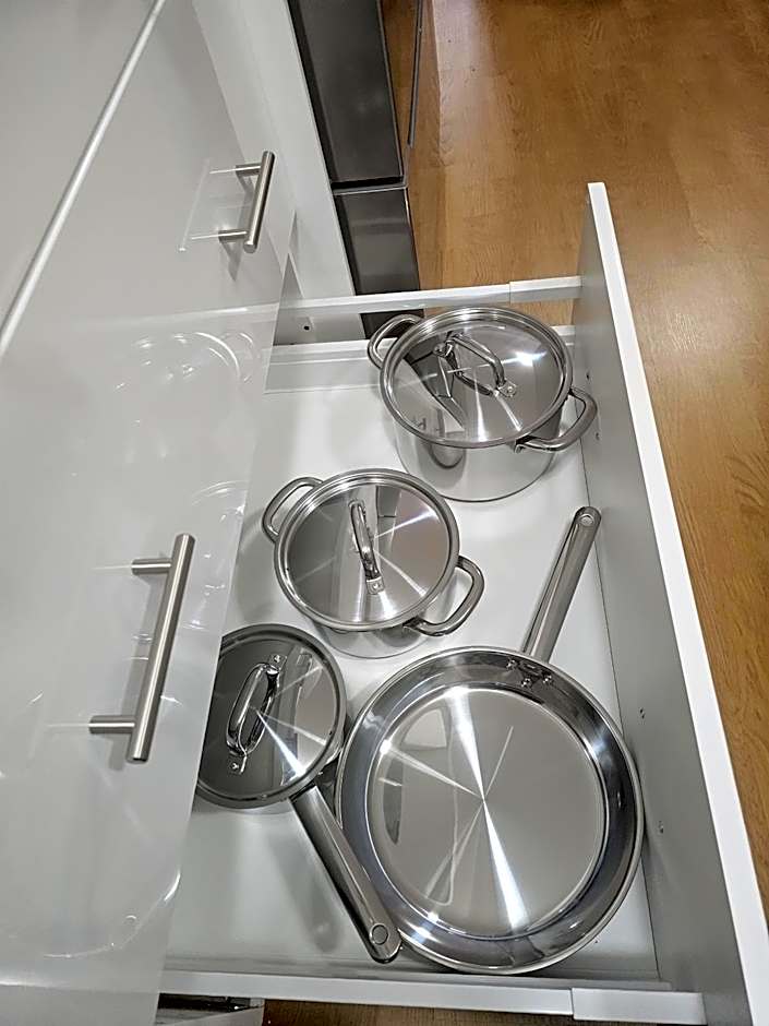 CEDAR Double Room with attached private Bathroom and Balcony in Toronto, ON, Canada