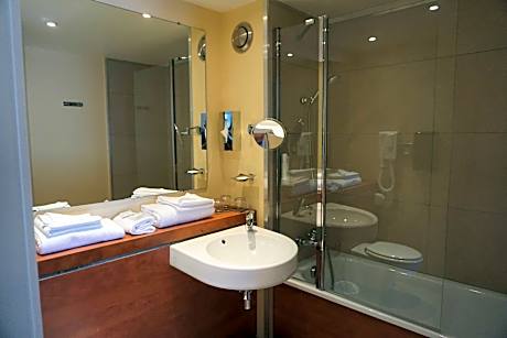 1 Double Bed, Non-Smoking, Standard Room, Shower