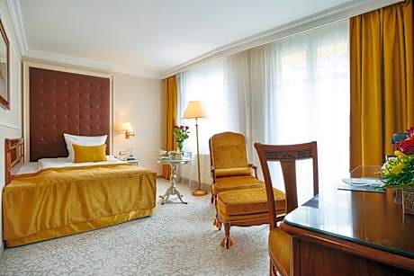 Special Offer - Queen Single Room with Relax Package