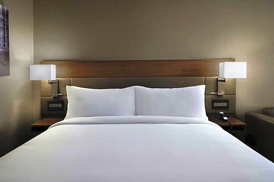 AC Hotel by Marriott Lansing University Area